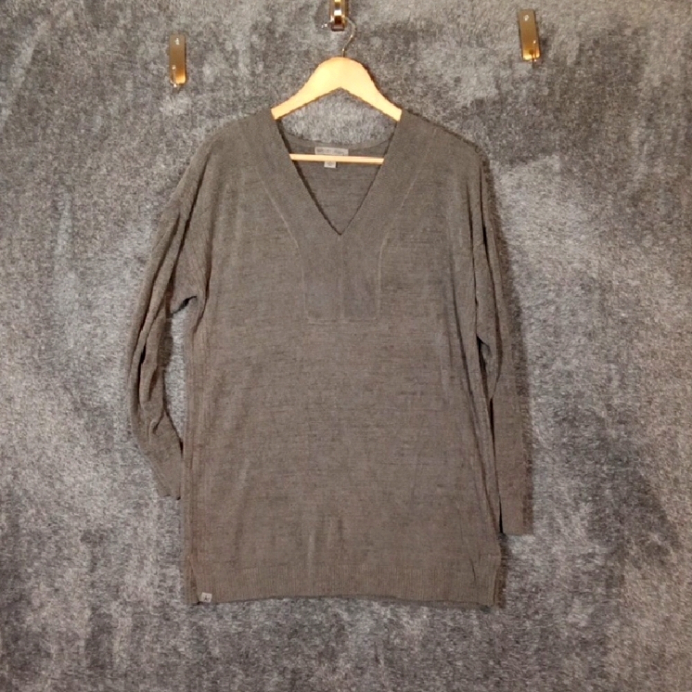 Barefoot Dreams V-Neck Sweater Long Sleeve Carbon Color Size Small Women